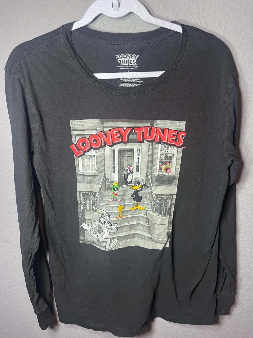 Warner Bros. Black Looney Tunes Long-Sleeve Graphic Shirt